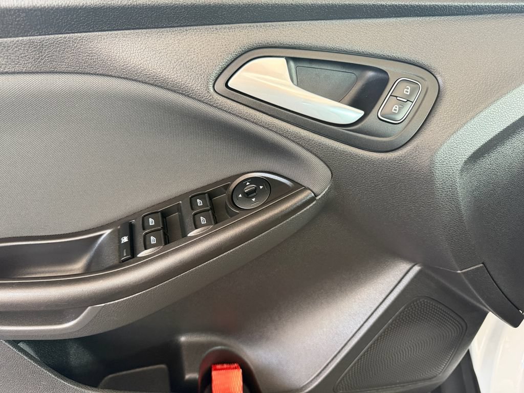 Used 2018 Ford Focus SE FWD image 10