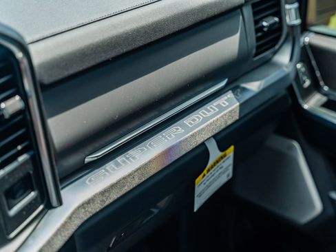 Used 2025 Ford F350 Platinum image 39