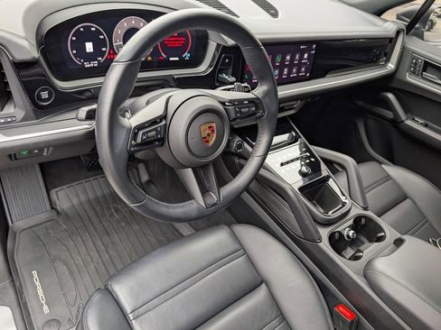 Certified 2024 Porsche Cayenne image 5