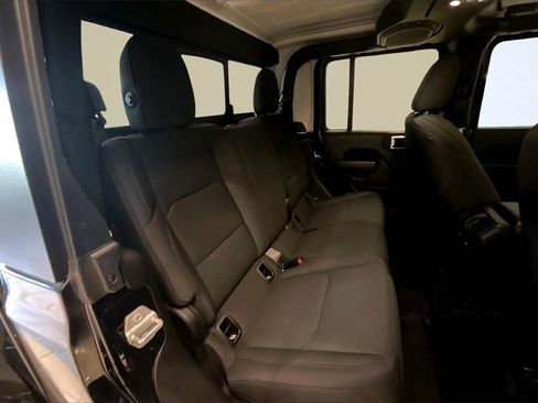 Used 2022 Jeep Gladiator Willys image 28