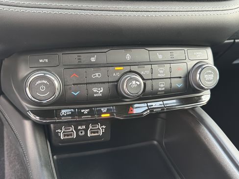 Used 2024 Dodge Durango SXT image 32