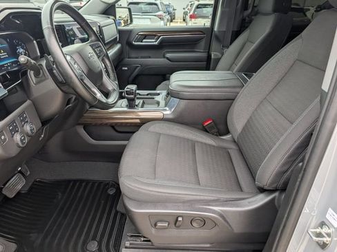 Used 2024 Chevrolet Silverado 1500 LT Trail Boss w/ Convenience Package II AWD/4WD image 8