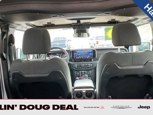 Used 2024 Jeep Wrangler Unlimited Rubicon image 34