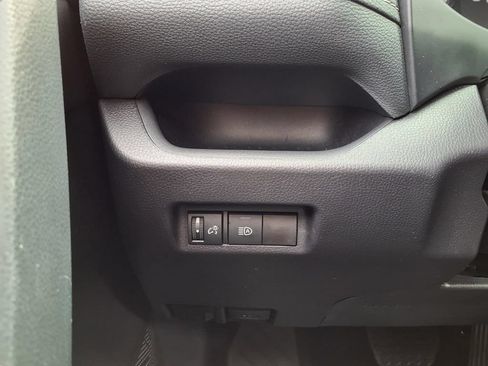 Used 2025 Toyota RAV4 LE AWD/4WD image 18