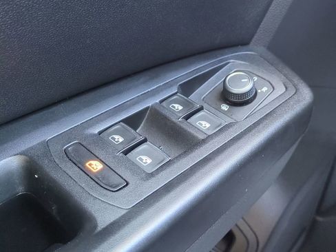 Used 2018 Volkswagen Atlas SE image 30