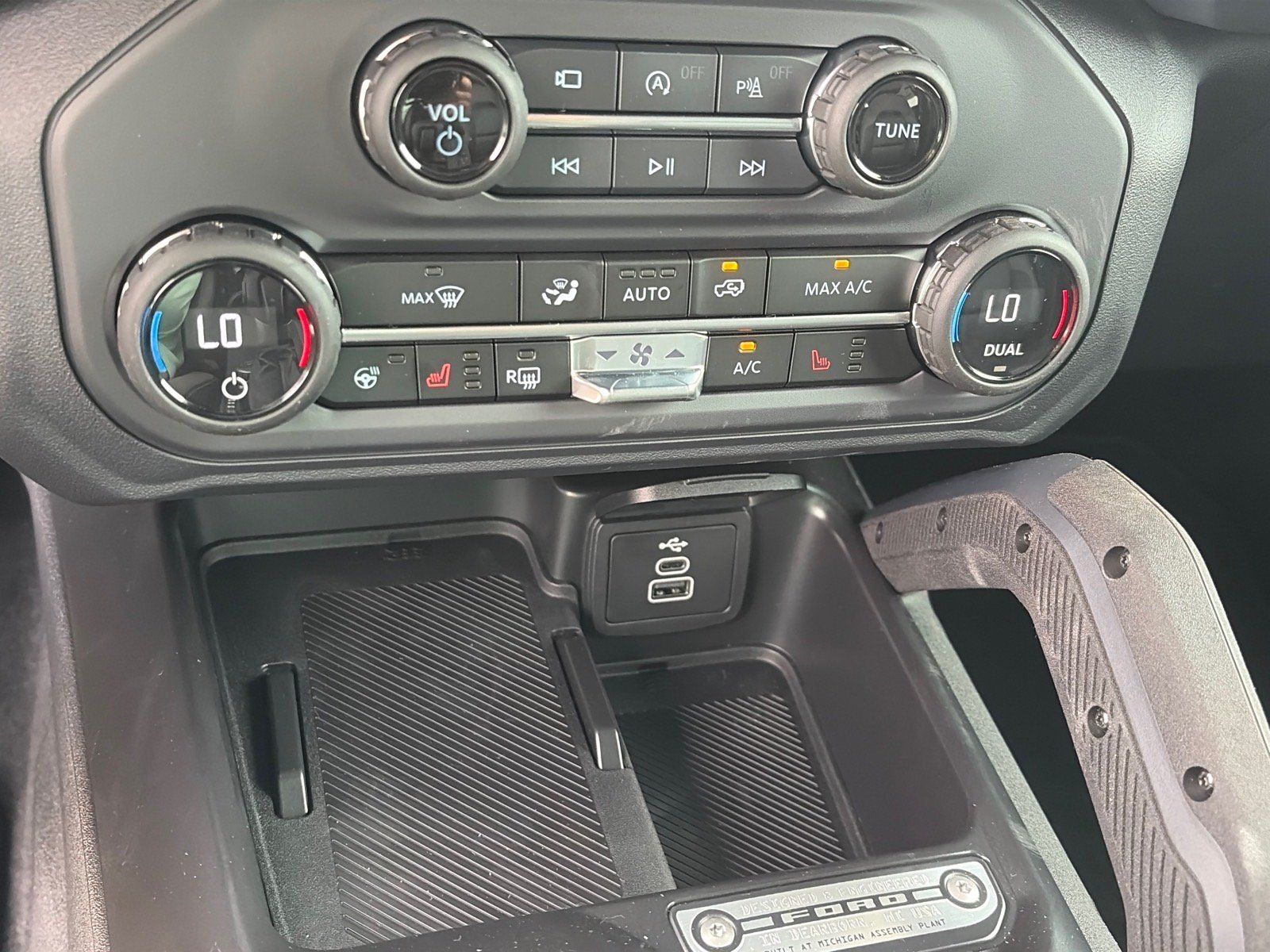 New 2026 Ford Bronco Outer Banks w/ Sasquatch Package AWD/4WD image 14