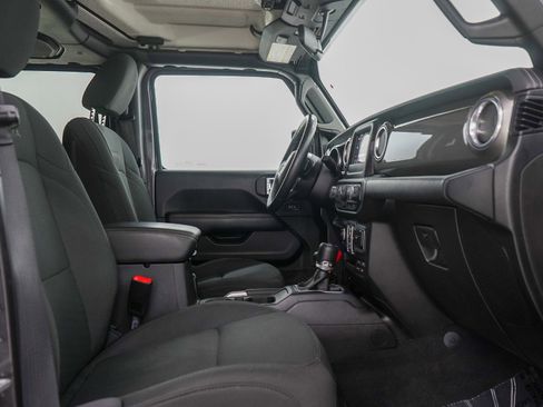 Used 2018 Jeep Wrangler Unlimited Sahara w/ Cold Weather Group AWD/4WD image 11