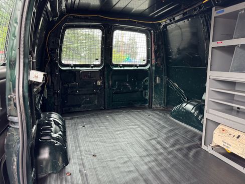 Used 2002 Chevrolet Express 2500 RWD image 23