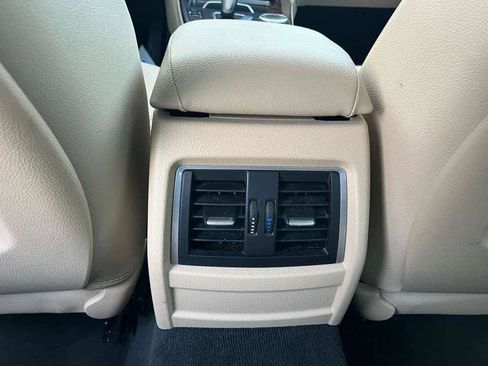 Used 2017 BMW 320i 320i Sedan image 7