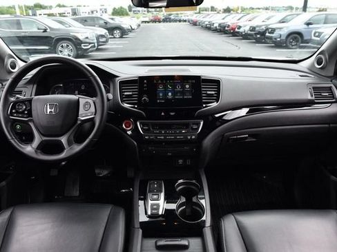 Used 2020 Honda Pilot Touring image 7