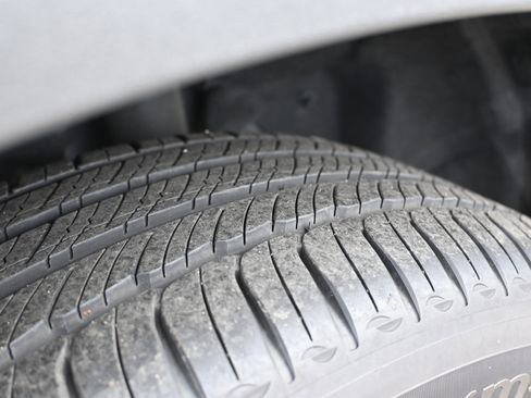 Used 2025 Volvo XC40 B5 Core image 39