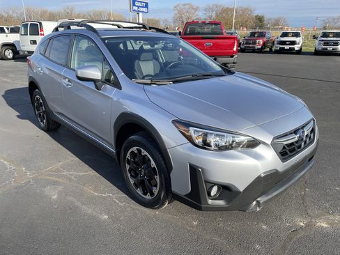Used 2022 Subaru Crosstrek 2.0i Premium w/ Moonroof Package image 9