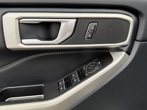 Used 2021 Ford Explorer XLT w/ Equipment Group 202A image 15