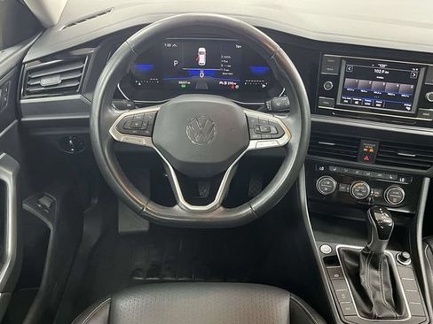 Used 2024 Volkswagen Jetta SE FWD image 19