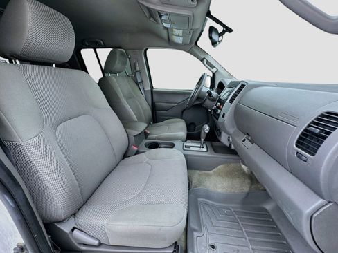 Used 2017 Nissan Frontier SV w/ SV Value Truck Package RWD image 18
