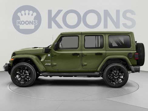 Used 2021 Jeep Wrangler Unlimited Sahara w/ Cold Weather Group AWD/4WD image 4