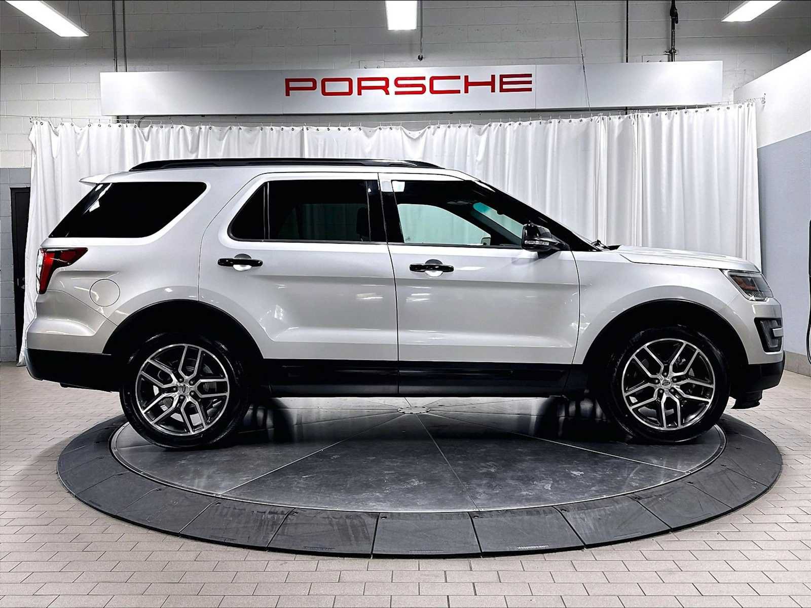 Used 2016 Ford Explorer Sport w/ Equipment Group 401A AWD/4WD image 10
