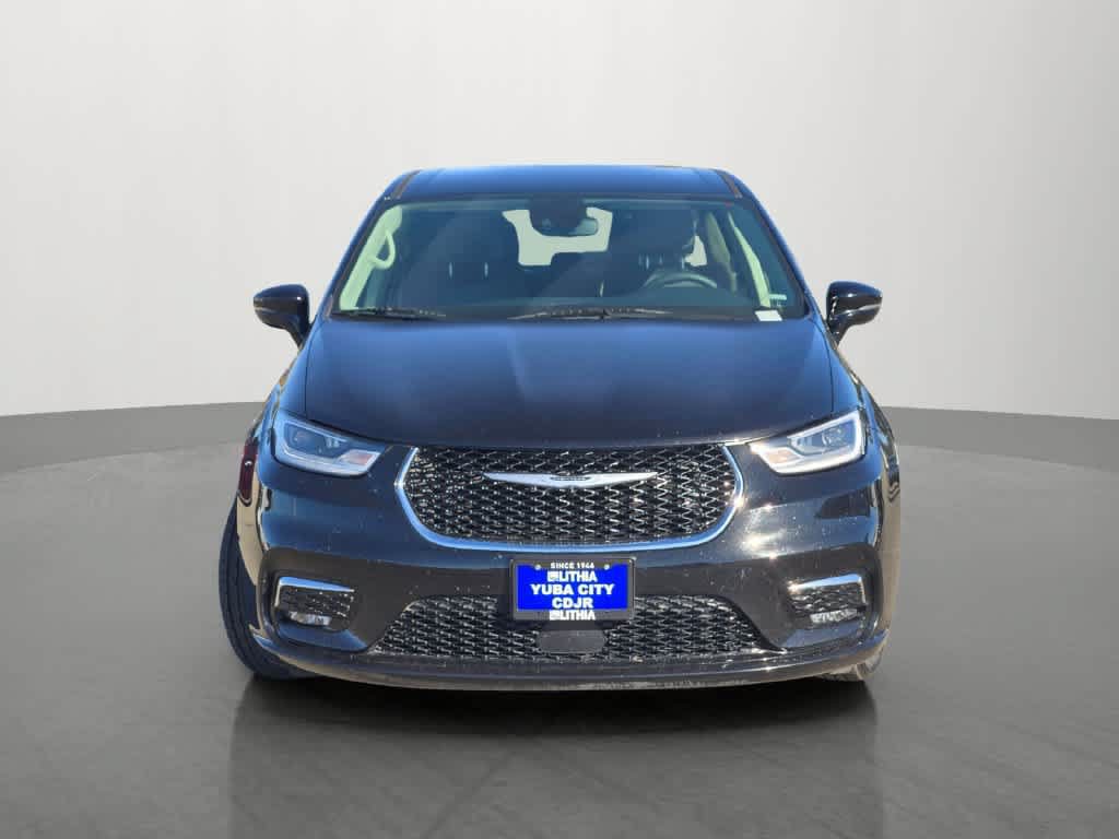 Used 2024 Chrysler Pacifica Limited FWD image 2