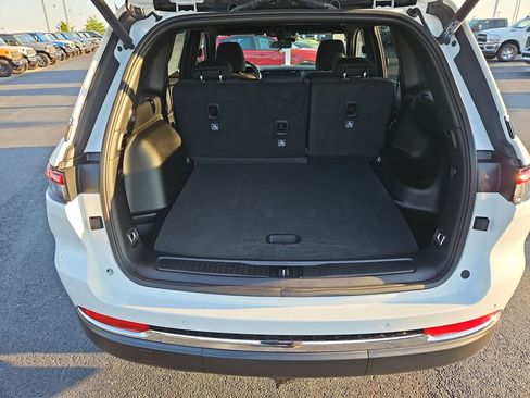 New 2025 Jeep Grand Cherokee Laredo w/ Luxury Tech Group I image 11