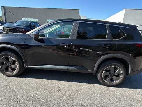 Used 2024 Nissan Rogue SV AWD/4WD image 11