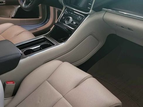 Used 2020 Lincoln Continental w/ Premium Package FWD image 3