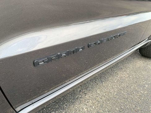 Used 2019 Jeep Grand Cherokee Altitude AWD/4WD image 31