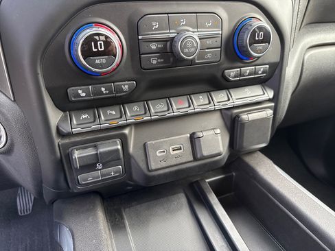 Used 2020 Chevrolet Silverado 1500 LTZ w/ LTZ Premium Package image 21