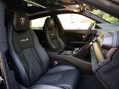 Used 2023 Lamborghini Urus Performante AWD/4WD image 36
