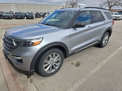 Used 2020 Ford Explorer XLT w/ Equipment Group 202A image 3