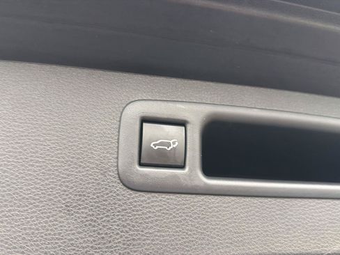 Certified 2025 Toyota Highlander XLE FWD image 36