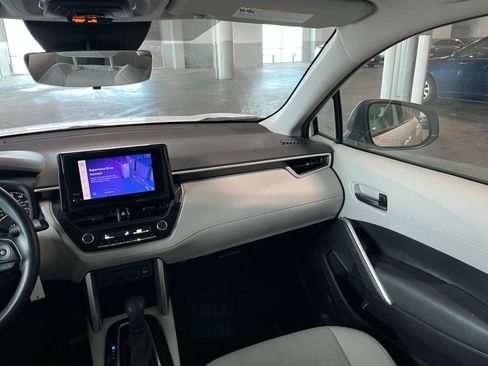 Used 2023 Toyota Corolla Cross L image 32