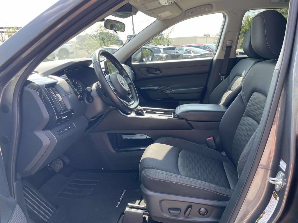 Used 2025 Nissan Pathfinder SV FWD image 15