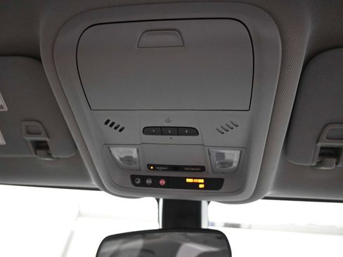 Used 2018 Chevrolet Equinox LT image 16