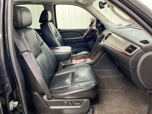 Used 2007 Cadillac Escalade AWD w/ Information Package image 22