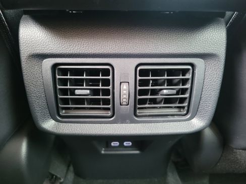 Used 2023 Toyota Venza Limited image 15