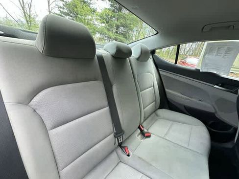Used 2017 Hyundai Elantra SE image 15