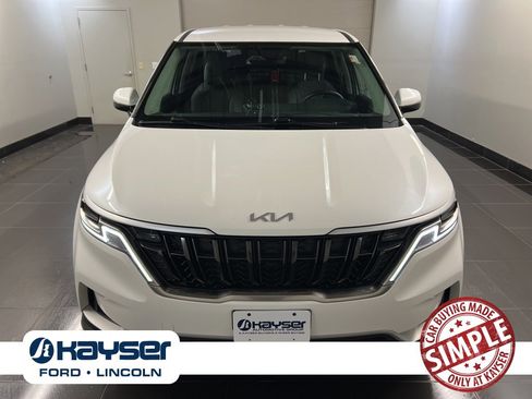 Used 2023 Kia Carnival LX image 2