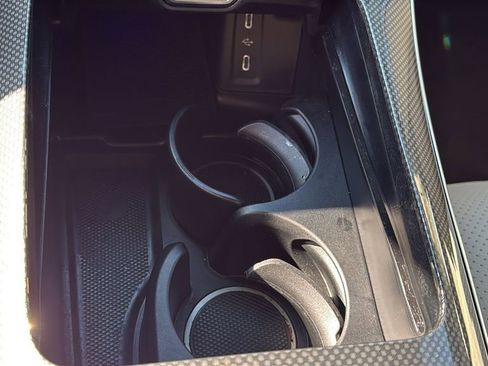 Used 2025 Mercedes-Benz GLC 300 image 33