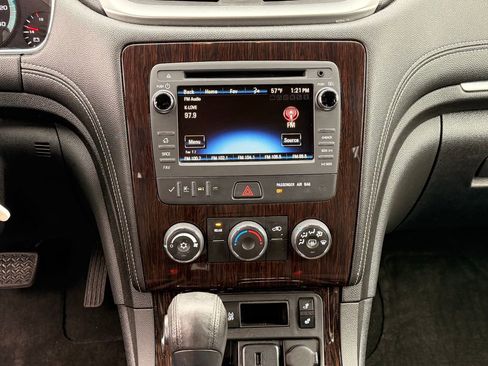 Used 2016 Chevrolet Traverse LT w/ Style and Technology Package image 22
