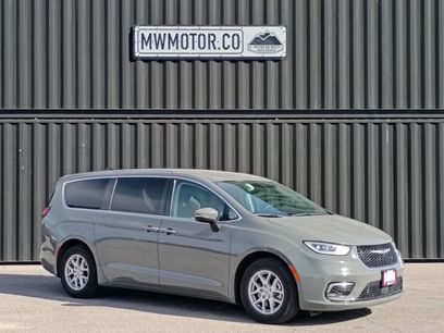 Used 2023 Chrysler Pacifica Touring-L