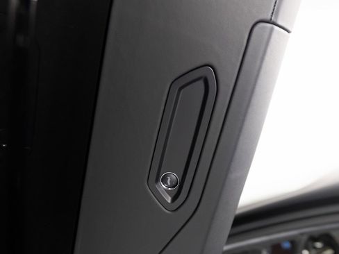 Used 2023 McLaren Artura RWD image 13
