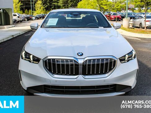 Used 2025 BMW 530i w/ Premium Package image 10