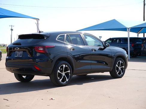 Used 2025 Chevrolet Trax RS w/ Sunroof Package FWD image 3