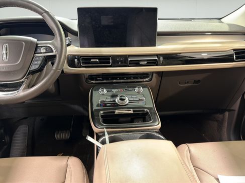 Used 2023 Lincoln Nautilus FWD w/ Premium Package image 22