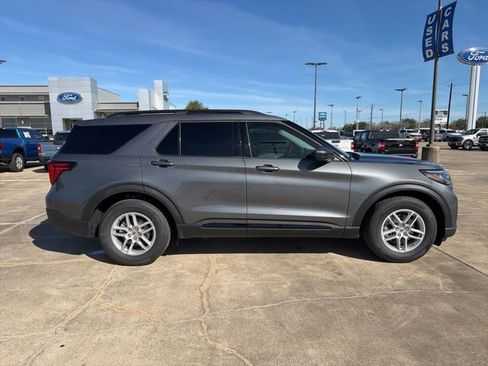 New 2026 Ford Explorer Active w/ Active Comfort Package image 8