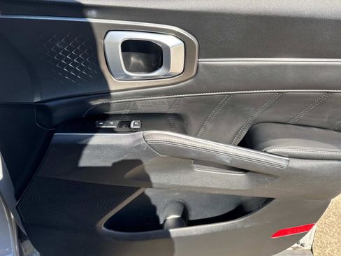 Used 2022 Kia Sorento SX image 12