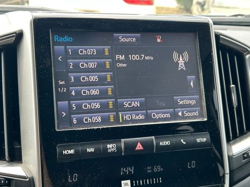 Used 2016 Toyota Land Cruiser image 41