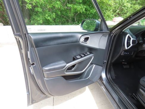 Certified 2025 Kia Soul LX w/ LX Technology Package FWD image 24