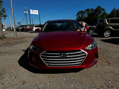 Used 2017 Hyundai Elantra SE image 11