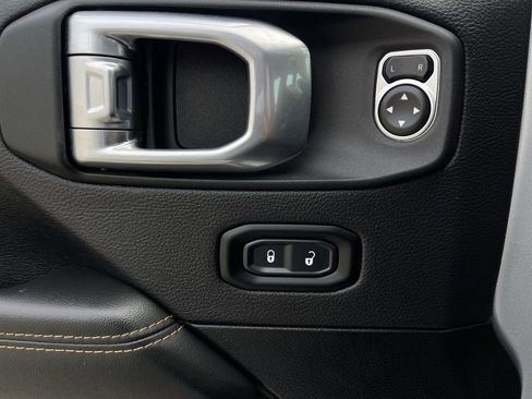 Used 2024 Jeep Wrangler Sahara image 22